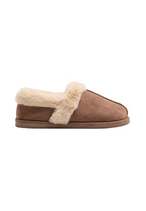 Zapatilla de estar por casa de ante marrón con forro de piel suave color crema y puño plegable, suela plana, estilo sin cordones para uso en interior.
