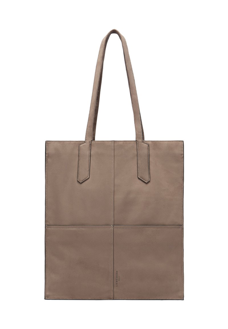 Leren tote bag in een gedempt taupe kleur, met een eenvoudige rechthoekige vorm, dubbele handvatten en een gladde textuur met minimale stiksel.