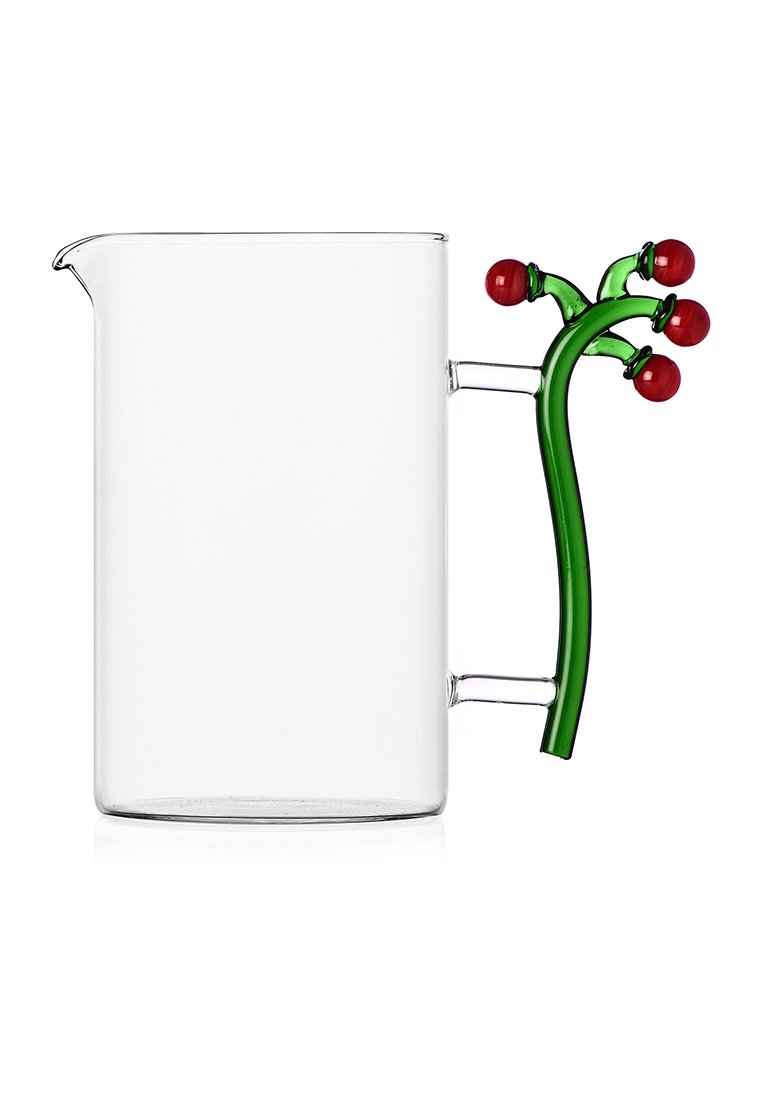 Przezroczysty szklany dzbanek z zieloną, przypominającą gałąź rączką z trzema czerwonymi kulistymi akcentami. Proste boki i dzióbek do nalewania.
