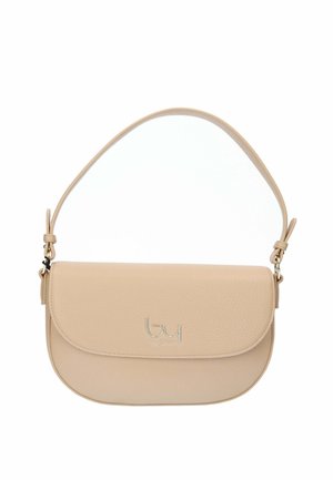 Borsa a spalla in pelle beige con chiusura a patta e tracolla corta regolabile, con piccolo logo argentato al centro sul davanti.