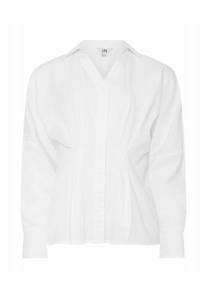 Blouse blanche à manches longues avec un col pointu, un devant boutonné et des côtés légèrement froncés créant une coupe ajustée.