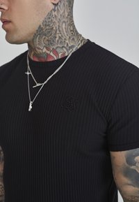 SIKSILK T-shirts basic - black