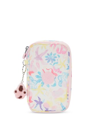 Reißverschlusstasche aus einem weißen Stoff mit einem bunten, floralen und abstrakten Muster. Enthält einen pinkfarbenen, fellartigen Anhänger, der am Reißverschluss befestigt ist.