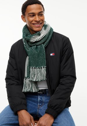 Tommy Jeans, OUTDOORS FOOTBALL SCARF - Sjal / Tørklæder - elegant green/ecru