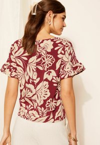 Friends Like These SHORT SLEEVE RUFFLE CUFF - Palaidinė - burgundy red floral