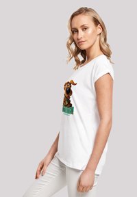 F4NT4STIC EXTENDED SHOULDER 'SCOOBY DOO PUPPY SCOOBY' - T-shirts med print - white