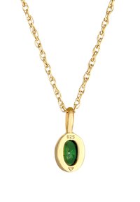 Collana placcata in oro con un pendente ovale di pietra verde, marchiata '925', sospesa a una catena a maglie.