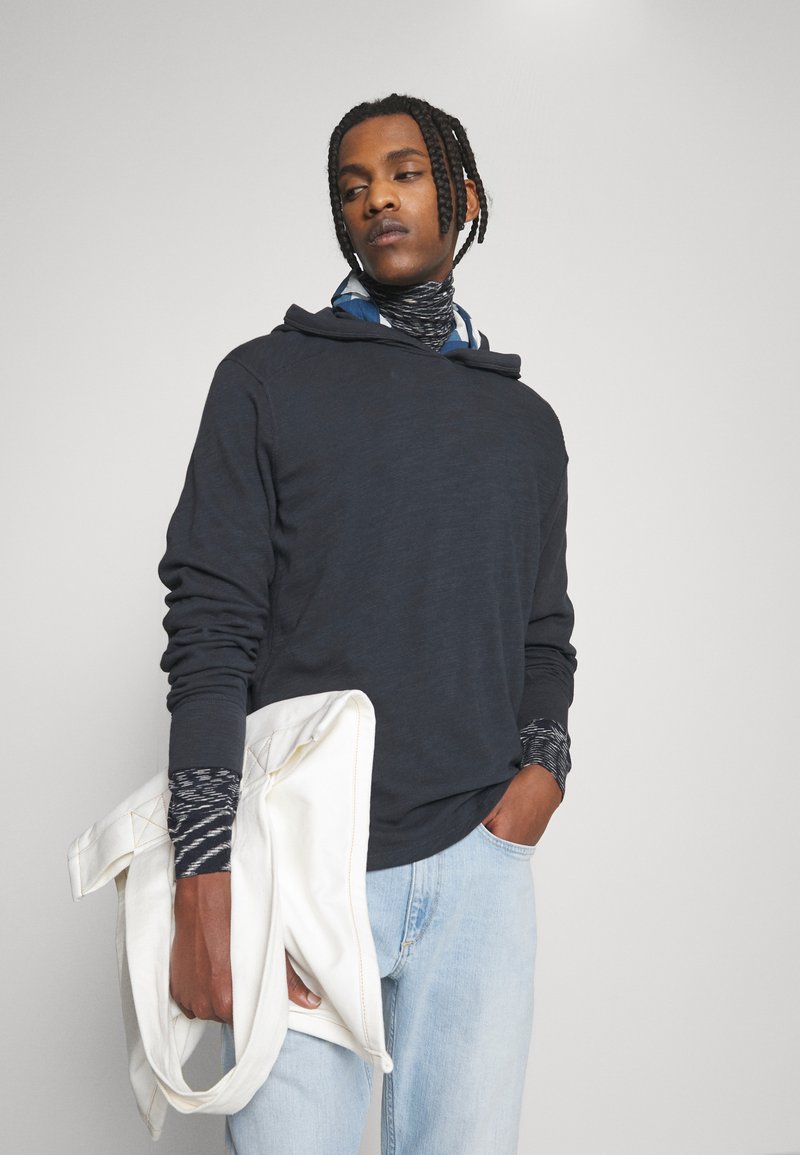 Herren Bekleidung | rag & bone FLAME HOODIE Strickpullover dark blue/dunkelblau - QO23509 Herren Bekleidung | rag & bone FLAME HOODIE Strickpullover dark blue/dunkelblau - QO23509