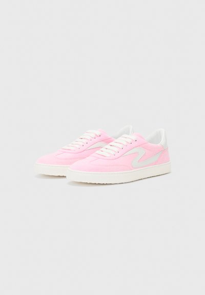 Stuart Weitzman RUNAROUND - Αθλητικά παπούτσια - pink marshmallow/white
