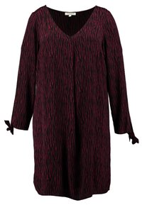 Langärmeliges Kleid in Schwarz und Burgund mit V-Ausschnitt, das ein Zebramuster und Bindebänder an den Ärmeln aufweist. Hergestellt aus weichem Stoff.