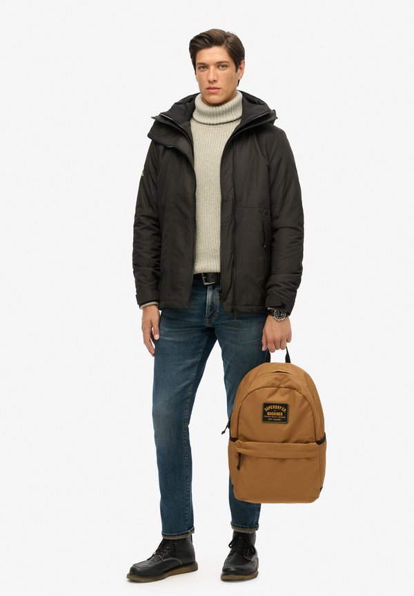 PATCHED MONTANA - Tagesrucksack