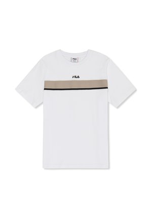 Camiseta blanca de manga corta con rayas horizontales beige y negras en el pecho y un pequeño logo "FILA" centrado encima de las rayas.