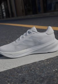 adidas Performance Silniční běžecké boty - white