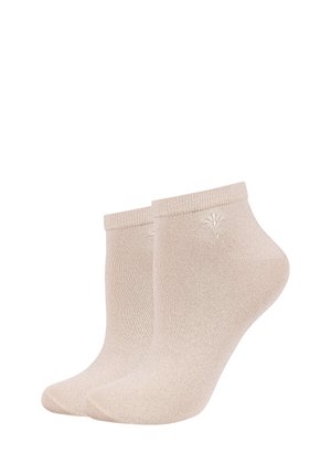 Coppia di calzini alla caviglia beige con un delicato ricamo vicino al bordo, realizzati in morbido tessuto a coste.