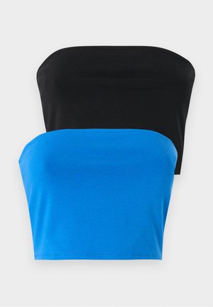 Två axelbandsfria toppar, en svart och en blå, tillverkade av ett slätt tyg. Båda har en rak urringning och en figurnära design.