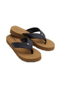 Sorte flip flops med en polstret rem og tan skumsål, der har en tekstureret overflade og et sølvlogo på fodsengen.