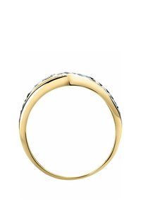 Goldring mit einer glatten, polierten Oberfläche und einer facettierten Oberseite, die abwechselnd glänzende und matte Texturen aufweist.