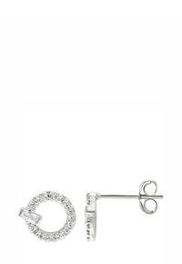 Zilveren studs met een cirkelvormig ontwerp, versierd met kleine heldere kristallen en een rechthoekig accent aan één kant.