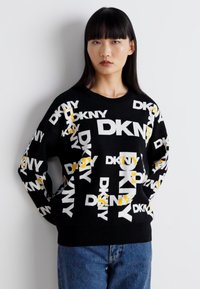 DKNY LEGACY ALL OVER LOGO - Strikkegenser - black/goldenrod