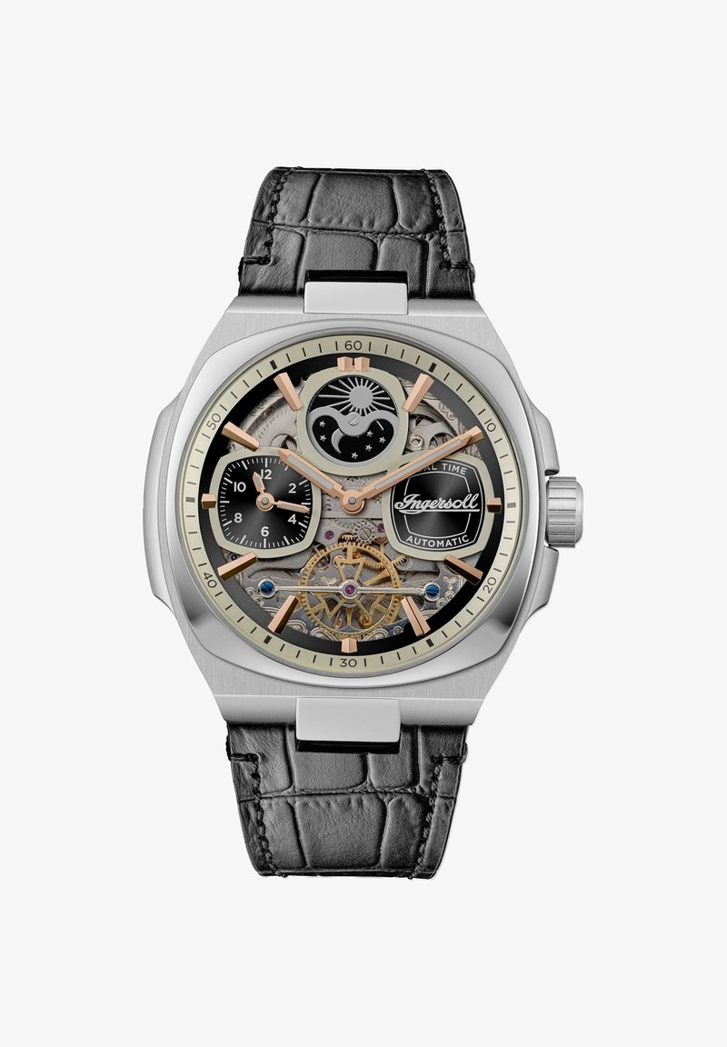 Automatisch horloge met een kast van roestvrij staal, zwarte krokodillenleren band, zilveren en gouden accenten, en een transparante wijzerplaat die ingewikkelde mechanismen onthult.