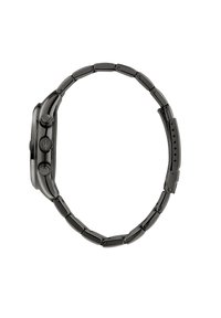 Svart metallarmbandsur med länkband, rektangulärt klockhus, dubbla kronknappar och graverad logotyp på klockhuset, som visar en stilren design.