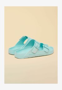 Nevybráno, light blue