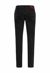 Jeans de mezclilla negra con corte Slim, que presentan una textura suave, cinco bolsillos y un acento de cuero marrón en la parte trasera de la cintura.