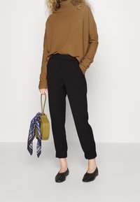 DRYKORN Kalhoty - black