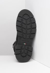 NeroGiardini Stivaletti con plateau - nero