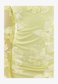 Sélectionné, structured yellow light