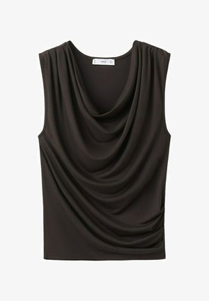 Top negru fără mâneci, cu decolteu drapat în stil fald și adunături moi pe o parte, realizat dintr-un material fin.