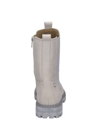 Helle graue Knöchelstiefel aus strukturiertem Leder mit einem seitlichen Reißverschluss, verstärktem Schaft und Gummisohle mit Traktionsmustern.