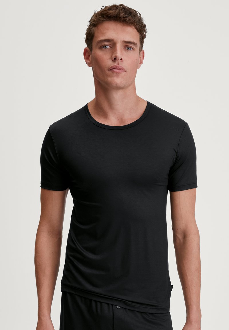 Black, short-sleeve t-shirt made of smooth, lightweight fabric with a round neckline. Features a fitted design with subtle stitching.