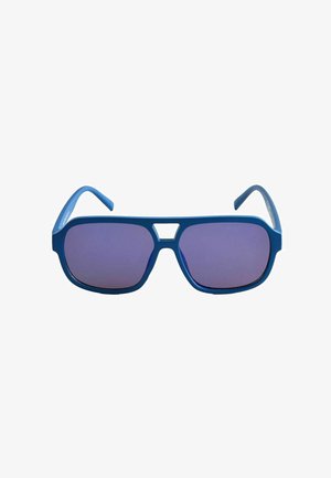 Lunettes de soleil à monture en plastique bleu avec des verres rectangulaires teintés en violet et un pont en forme de serrure.