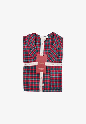 Pigiama a quadri rosso e verde con design a collo, avvolto con un nastro bianco che presenta un'etichetta che indica la taglia e il marchio.