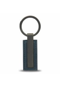 Porte-clés en cuir marine avec un corps rectangulaire, accent métallique et un anneau circulaire. Présente des bords cousus pour une texture supplémentaire.