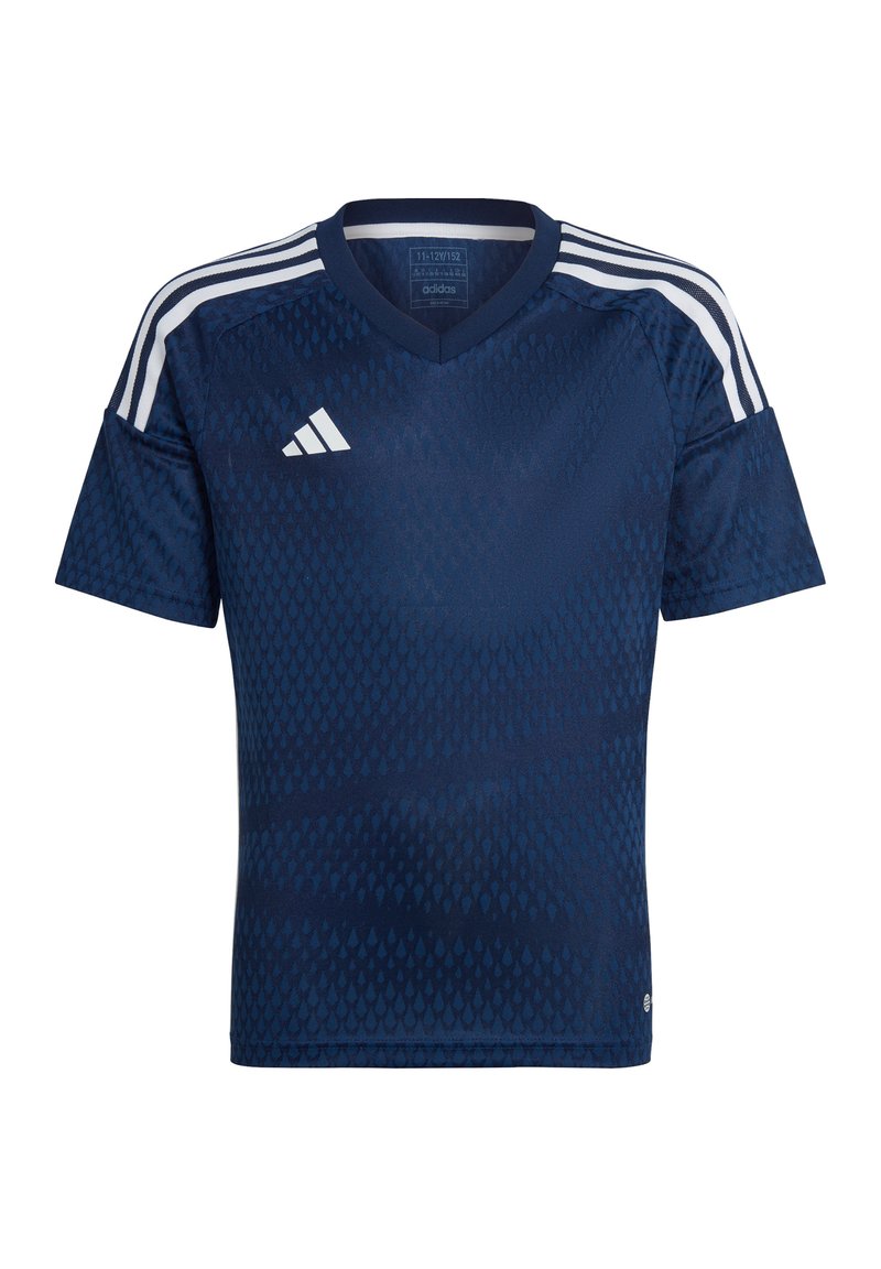 Marineblaues Sporttrikot mit V-Ausschnitt, strukturiertem Muster, kurzen Ärmeln und drei weißen Streifen auf jeder Schulter; mit Adidas-Logo.