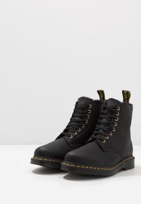 Dr. Martens Stivaletti stringati - black