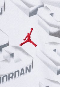 Jordan FADE AWAY - Jersey con capucha - white