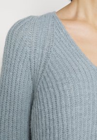 DRYKORN Sweter