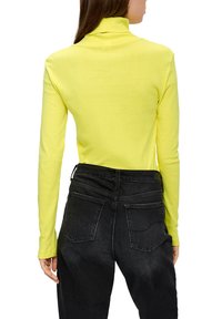 QS MIT ROLLKRAGEN - Longsleeve - vanille