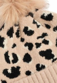 Next POM  - Huer - animal