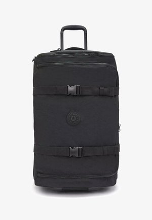 Sort rygsæk med hjul lavet af slidstærkt stof. Udstyret med lynlåse, justerbare stropper og et rundt logo-patch centreret på forsiden.