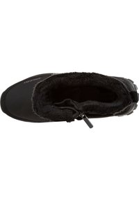 Svart vattentät känga med en mjuk, fluffig inredning. Har en säkrad dragsko-stängning och en texturerad gummisula för grepp.