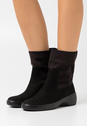 SOFT WEDGE - Botki na koturnie - black