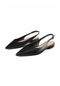 Crne kožne slingback cipele s šiljastim vrhom, niskim blok petama i otvorenim stranama. Imaju podesivu traku za sigurno prianjanje.