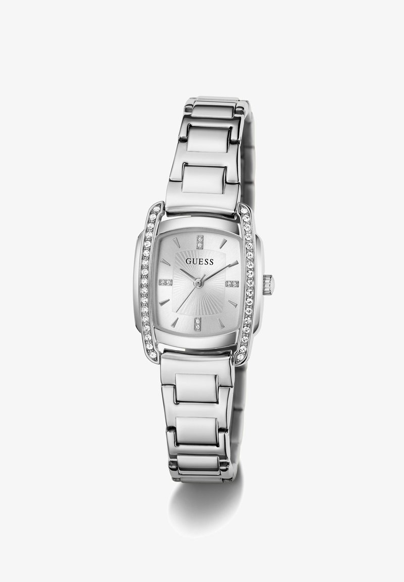 Montre bracelet Guess argentée avec cadran carré, accents en cristal autour de la lunette, cadran argenté et bracelet à maillons en métal.