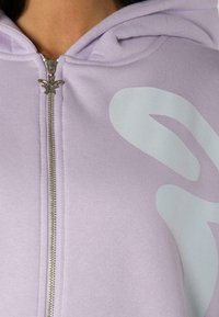 Thumbnail Image 4