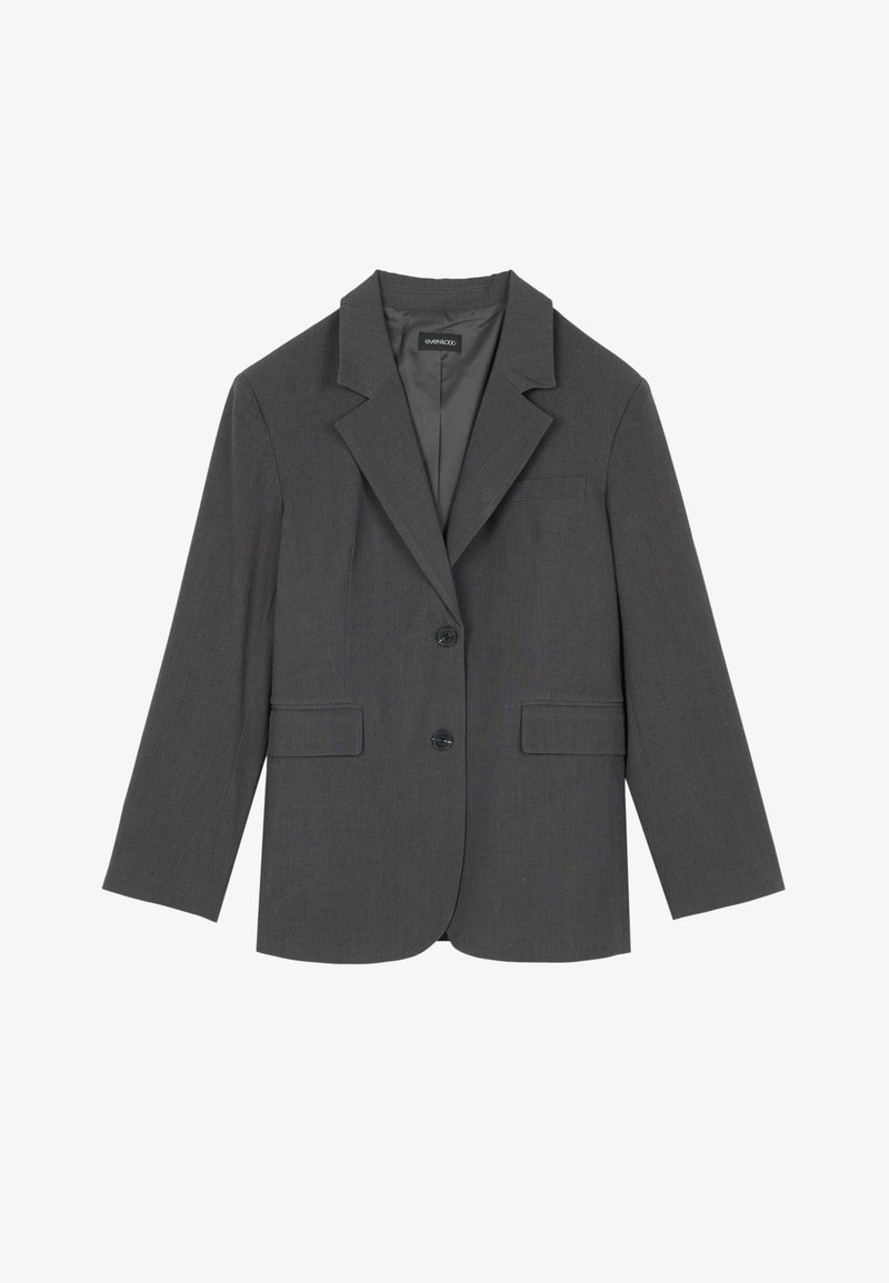 Pilkas švarkas su išlenktais apykakliais, dviem priekinėm kišenėm ir dviem mygtukais. Lygi medžiaga su subtiliu audinio raštu, struktūrizuotas fasonas ir ilgomis rankovėmis.