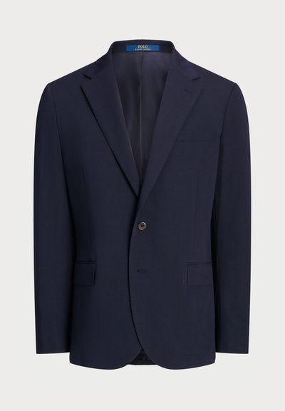 Blazer bleu marine avec revers crantés, fermeture à un bouton, deux poches avant et une poche poitrine. Fabriqué en tissu lisse avec un subtil éclat.